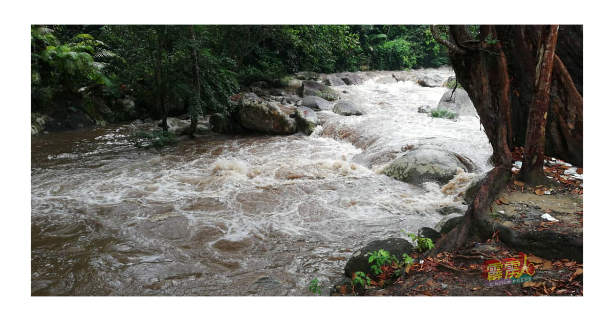 一场大雨，乌鲁柯纳斯休閒森林原本宁静的流水，变成湍急的洪水。