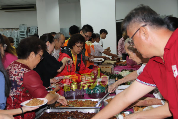 由霹雳福建公会妇女组及青年团举办的“福建美食品尝及交流会”，吸引许多新旧会员出席参与。