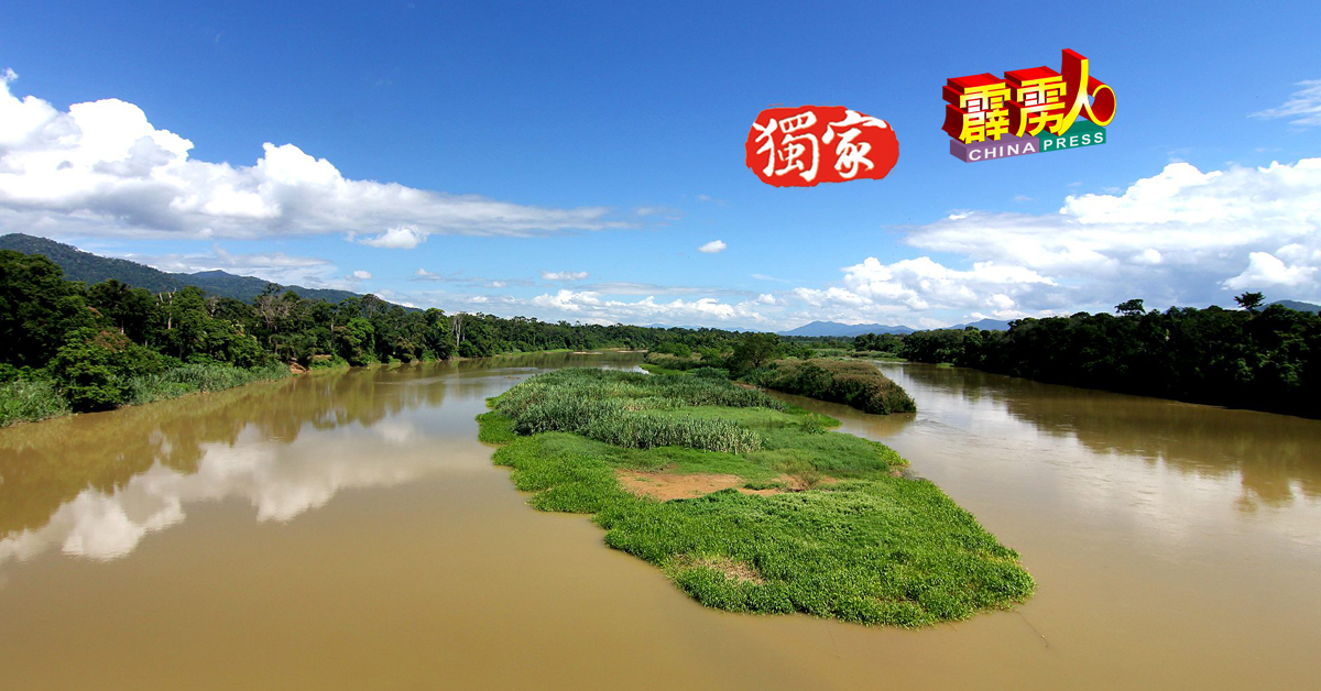 从万浓大桥正中望下去，可以看见风光明媚的霹雳河与河岛。
