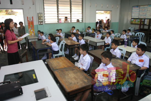 北近打县内学校服务的资深教师，在12月中，陆续接获调职通知，以便新学年伊始时，尽量平衡州内学校师资。