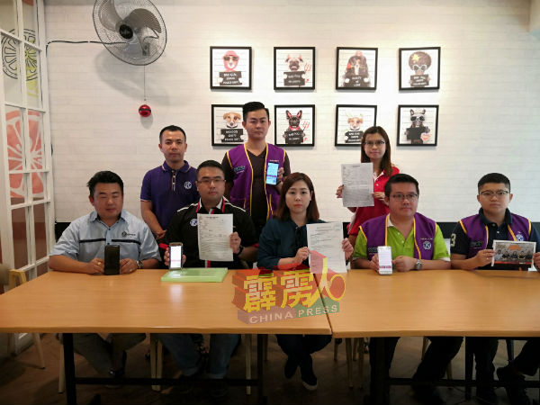 饶尚才（前排左起）、杨毓伦、谢燕娉、容程颔及韦昭琪，一同出席记者会，促请民众勿被谣言误导。