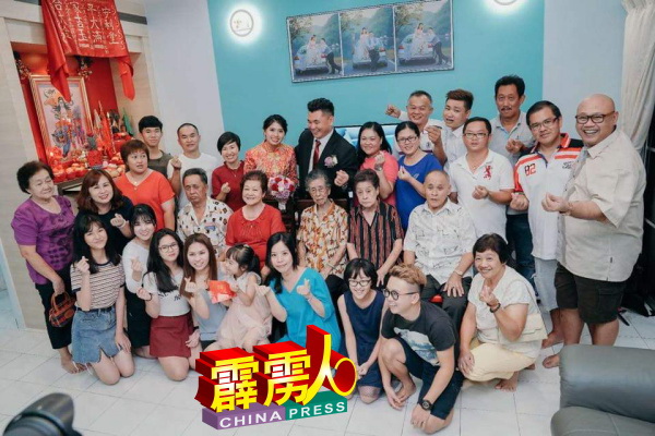 蔡瑞荫遗下子孙及玄孙满堂,堪称福寿全归。