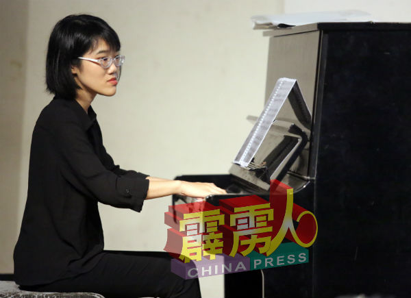 钢琴演奏方向艺术硕士陈敏,受邀担任音乐会嘉宾。