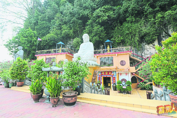 坐落于怡保务边路的古老大乘巗佛寺,庄严肃穆,环境清幽。