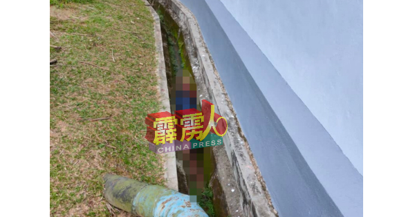 死者苏巴马廉,被发现时已卧尸该花园水沟内。