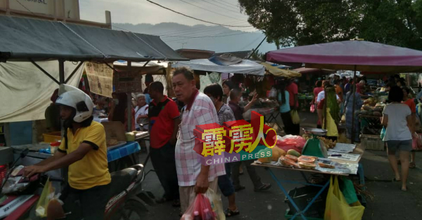这类户外市集在行动管制期是不被允许摆卖。（档案照）