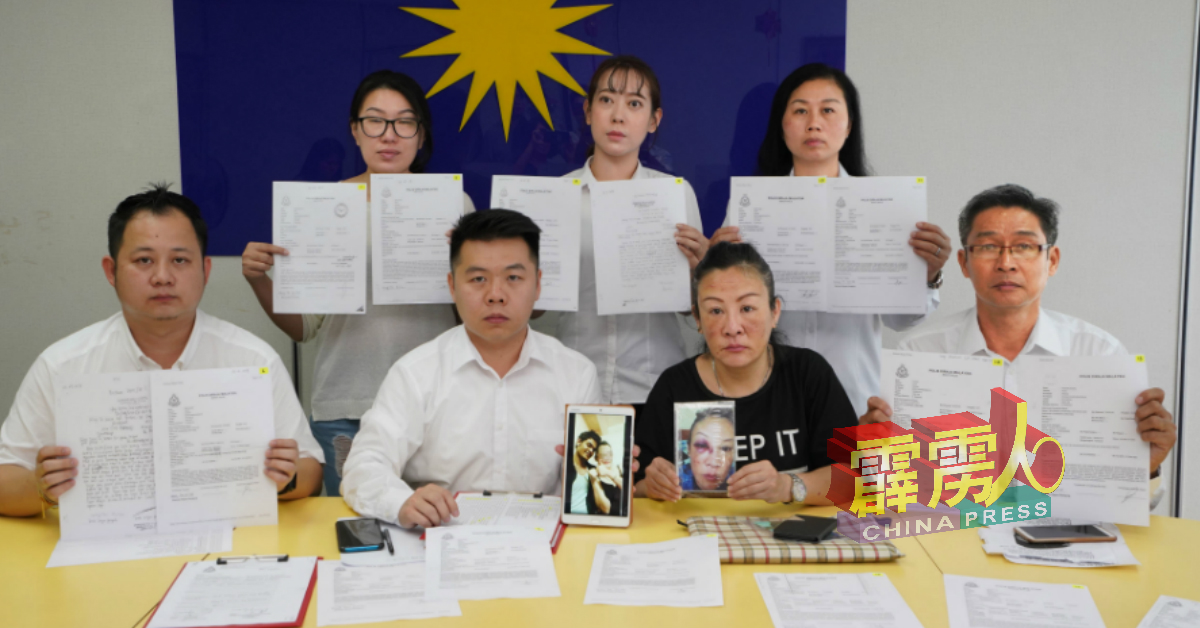 黄带群(前排右2)3年来频遭缅甸男子骚扰,如令更萌生寻死念头,前排左起胡永勤、刘国南、黎旺文;后排左起符慧蓉、张接莉及陈枫溦。