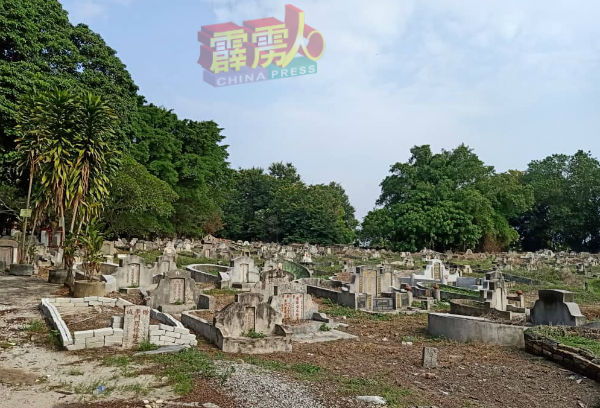 霹雳广东会馆义塚的坟墓已被清理乾淨，等待孝子孝孙前来祭拜，却碰上令人心惊胆跳的的新冠肺炎而叫人却步。
