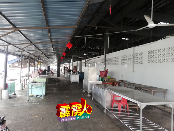 后廊巴刹外围的部分面糕小贩，周五接警方指示，周六起休业。