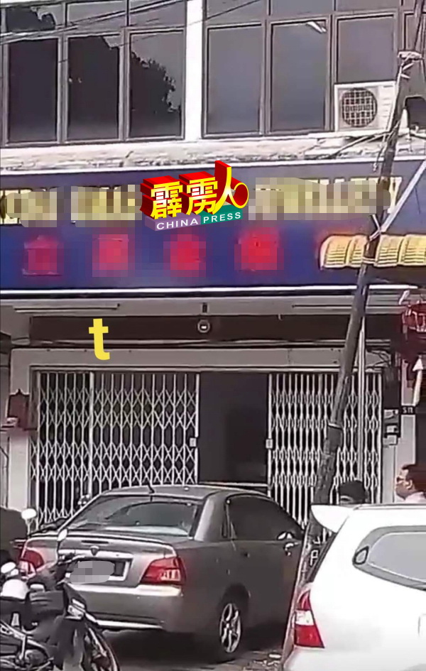 匪徒光天化日干案，抢劫金店后逃之夭夭。