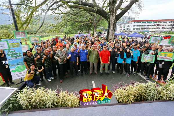 太平市议会配合国家景观日同步植树运动，周三早上在太平举办一项植树活动，获得响应。