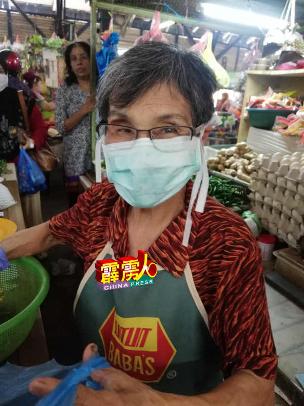 胡云芳：蔬菜也从泰国进口。
