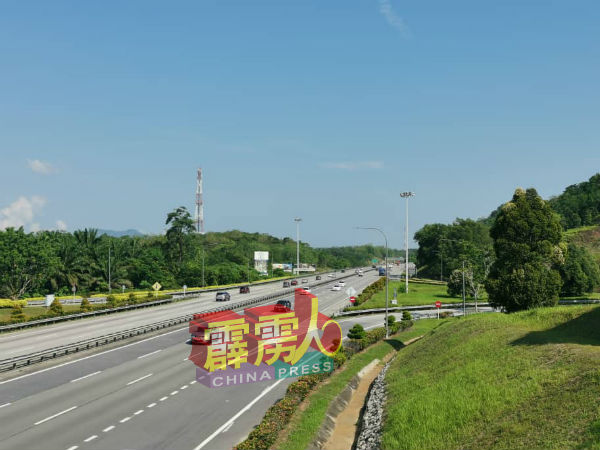 南北大道位於仕林河路段,周三早上已恢复正常,车辆稀少。