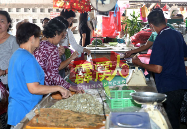 民众如常到巴刹购买所需物品。
