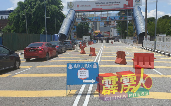 位於休罗街的道路,周四(26日)设立供救护车及医院工作人员通行的特别车道。