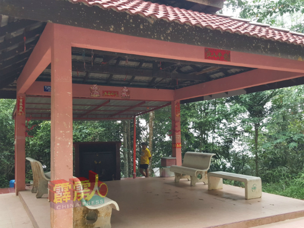 登山客都希望保留山神神龛。