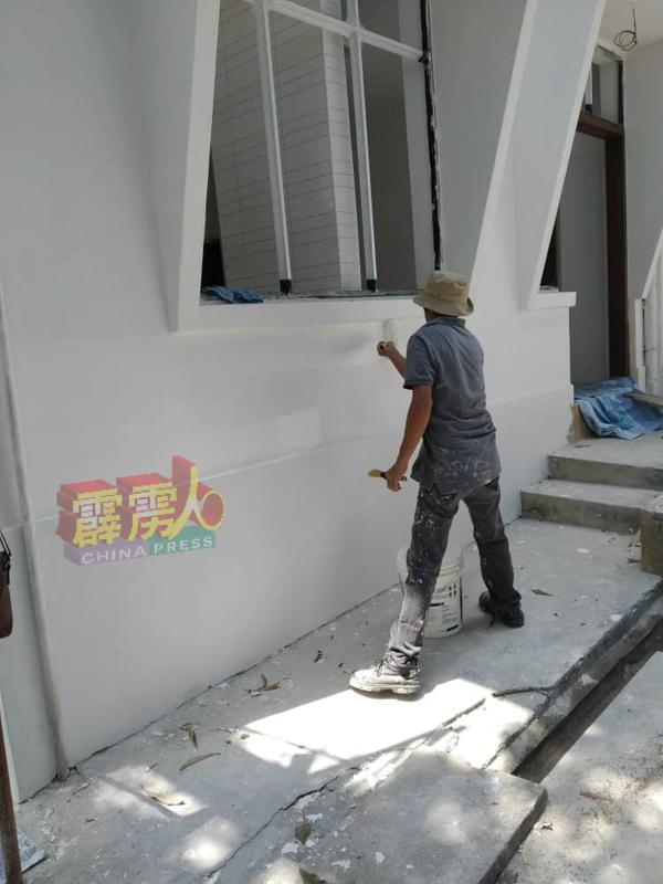 行动管制令期间,装修工程承包商及员工无法工作,员工需向雇主要求支付薪资,也让装修承包商陷入周转难题。(档案图)