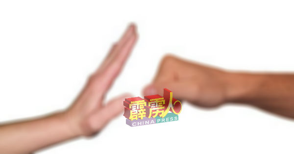 男子不甘被吵醒 扫巴打伤2妹锄头椅子丢母亲