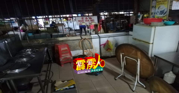小贩商的多个液化石油气桶，全遭窃贼偷走。
