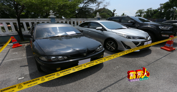 被带返警局进一步调查的2辆车子。