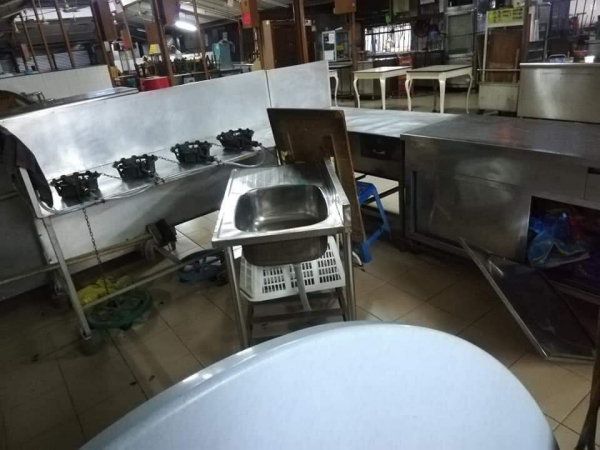 贼徒大费周章偷走液化石油气桶，今贩商破财。