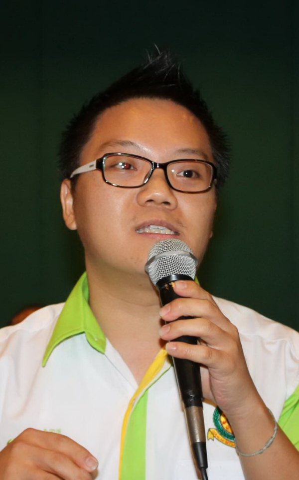 刘培舜：免收4月份学费。