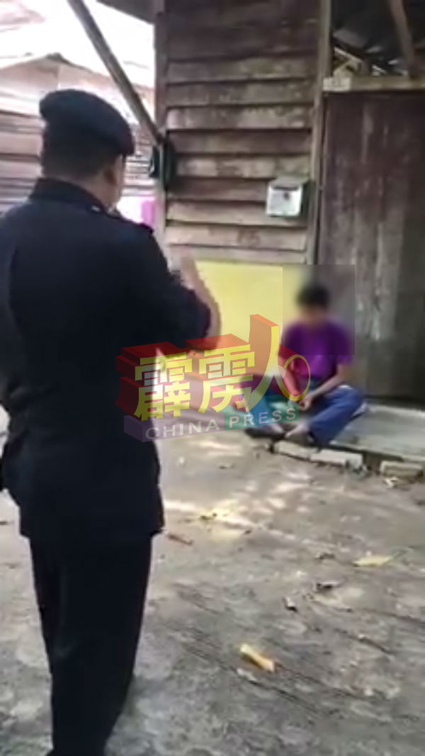 莫哈末罗比扎(左)痛批该少年此举不止麻烦警员、家人,甚至还会为家中弟妹树立坏榜样。