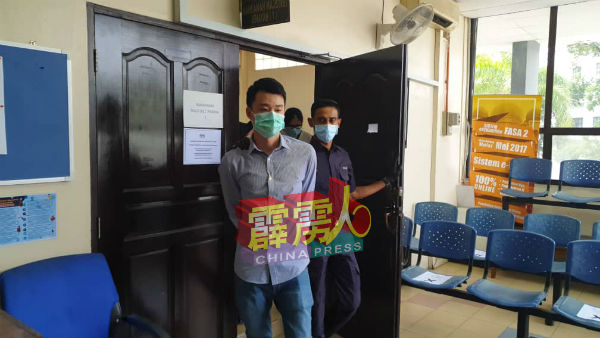 男东主蔡伟义行动管制期间在酒吧餐厅内营业,俯首认罪罚款1000令吉。