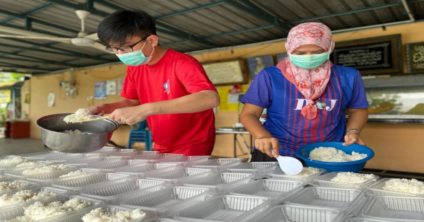 后廊火箭为人民准备的色香味俱全的开斋饭盒。