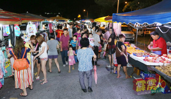 夜市小販不能在行動管制令期間營業，小販節省度日，避免不需要的開支。（檔案照）