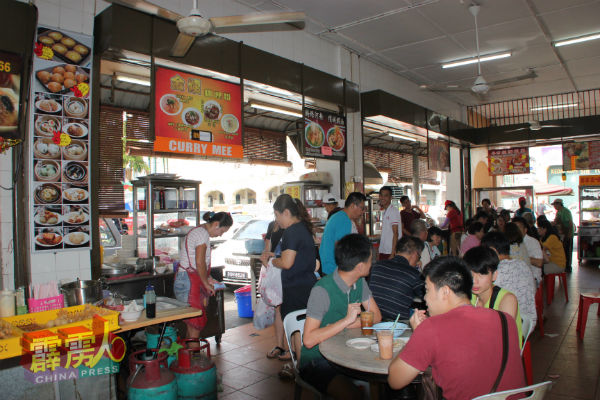 即使進入有條件行動管制令，霹州仍不允許堂食，飲食業者苦不堪言。（檔案照）