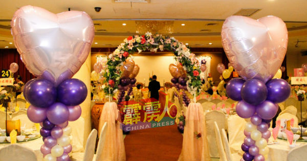 落实管制令后,因无法确定可设婚宴的日期,许多已下订金设宴的新人,选择展延取消婚礼。