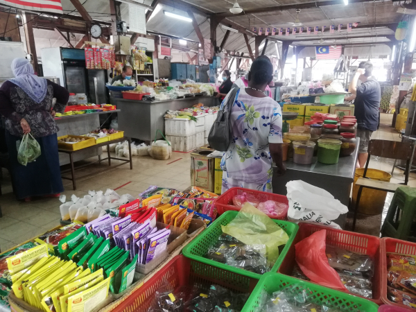 不夜天公市内各类小贩商,在修复工程动工前将迁至临时地点。