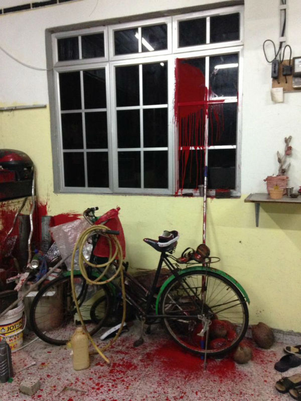 阿芳的住家先后被泼漆两次。