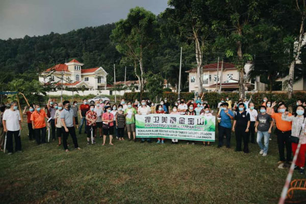 来自金宝金龙园及金宝区的逾200名居民，响应捍卫金宝山签名运动。