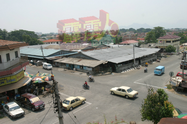 逾60年历史的兵如港巴刹基本设施陈旧不堪,已获州政府同意重建,唯尚待中央政府批准拨款才能落实。