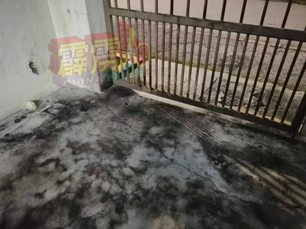 大耳窿为求讨债以抛汽油弹的强硬手段追债,令屋主为策家人安全暂时迁离。