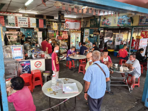 古楼茶室已恢复日常生意量,顾客如常光顾。
