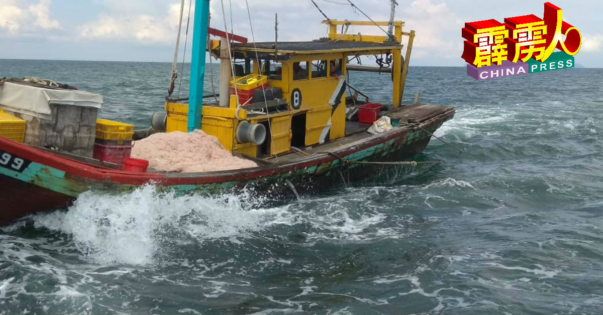 B型浅海渔船还是可在周日出海作业，但须到12海里外深海捕鱼