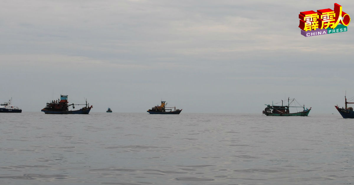 当局规定每逢周日,浅海渔民需停海一天或到深海捕捞。