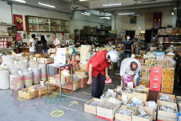 卫生部展延无碘食盐 执法行动至明年,让杂货批发零售商有足够时间清空食盐 存货。