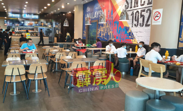 饮食店没有在桌面标记接罚单。