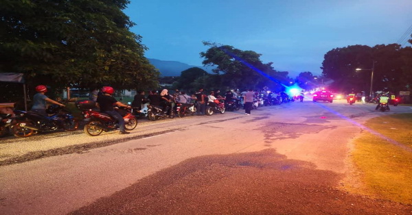 60名骑士被令推摩哆到数公里距离的警局。