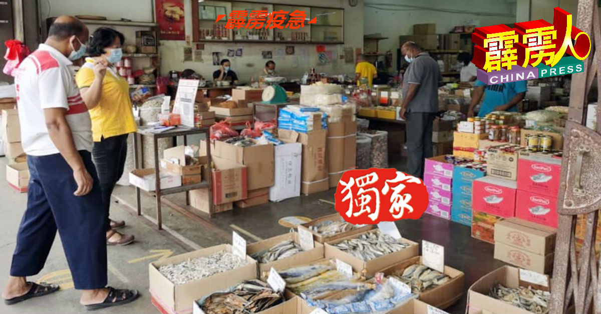 疫情扩散，已令部分市民减少外出，造成一般市场及杂货商店人潮减少。
