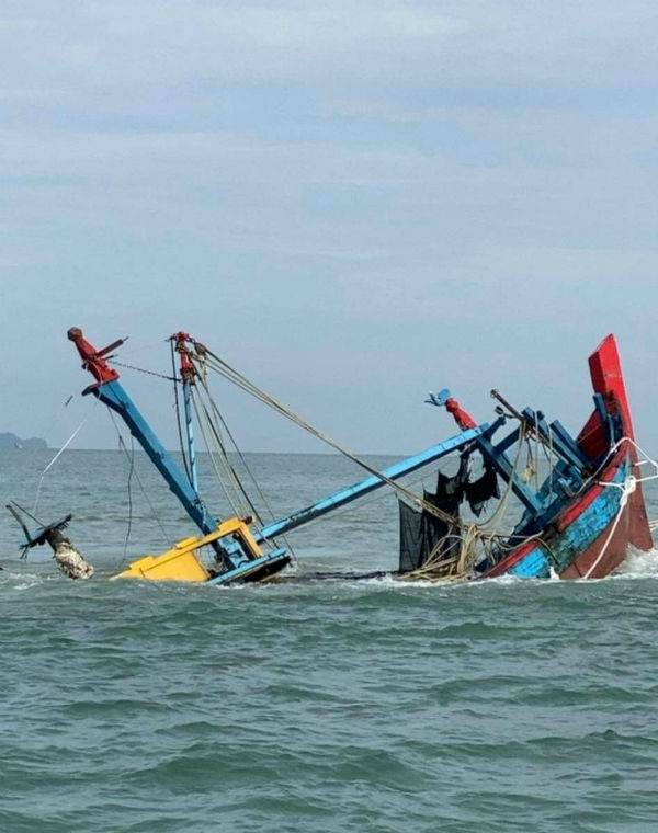 近年来海上气候难以预测，月前雪霹海岸外有约10艘 渔船沉船。