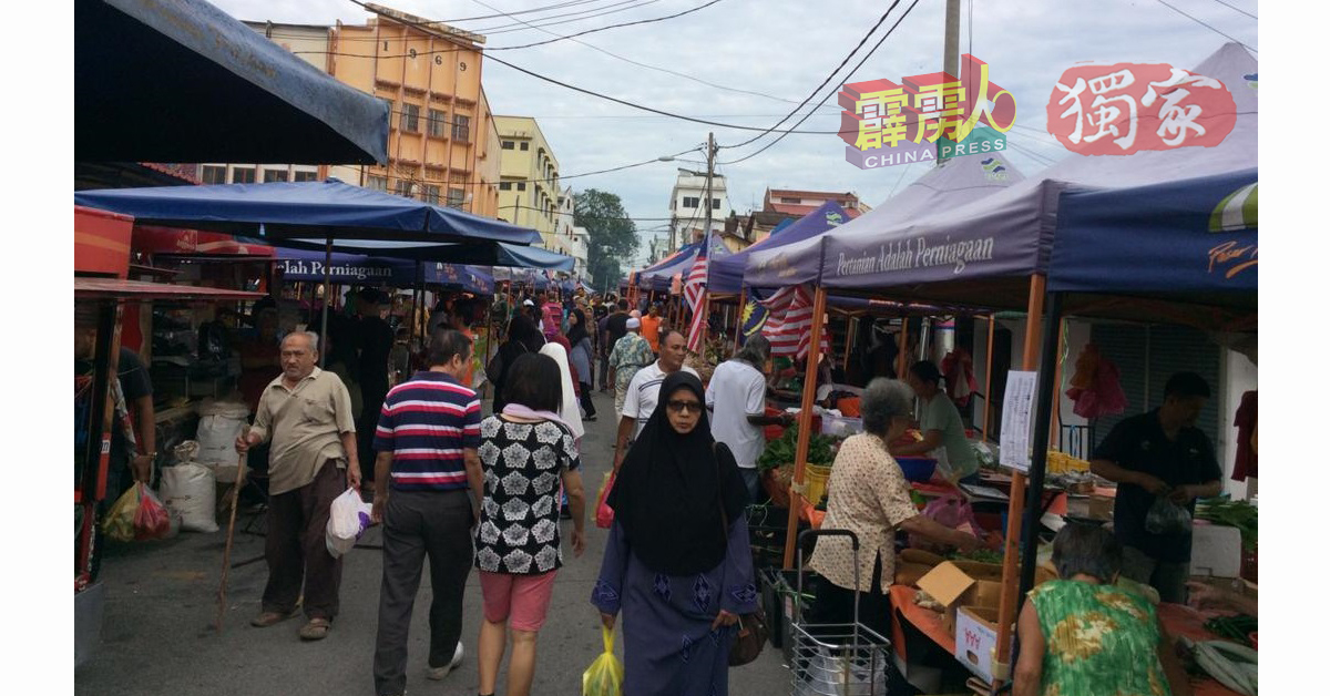 江沙週六农市集从前是落在江沙河边街，非常热闹。