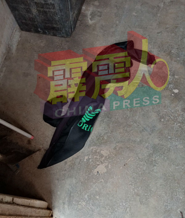 匪徒造案时,在胶液收购站留下一件夹克外套。