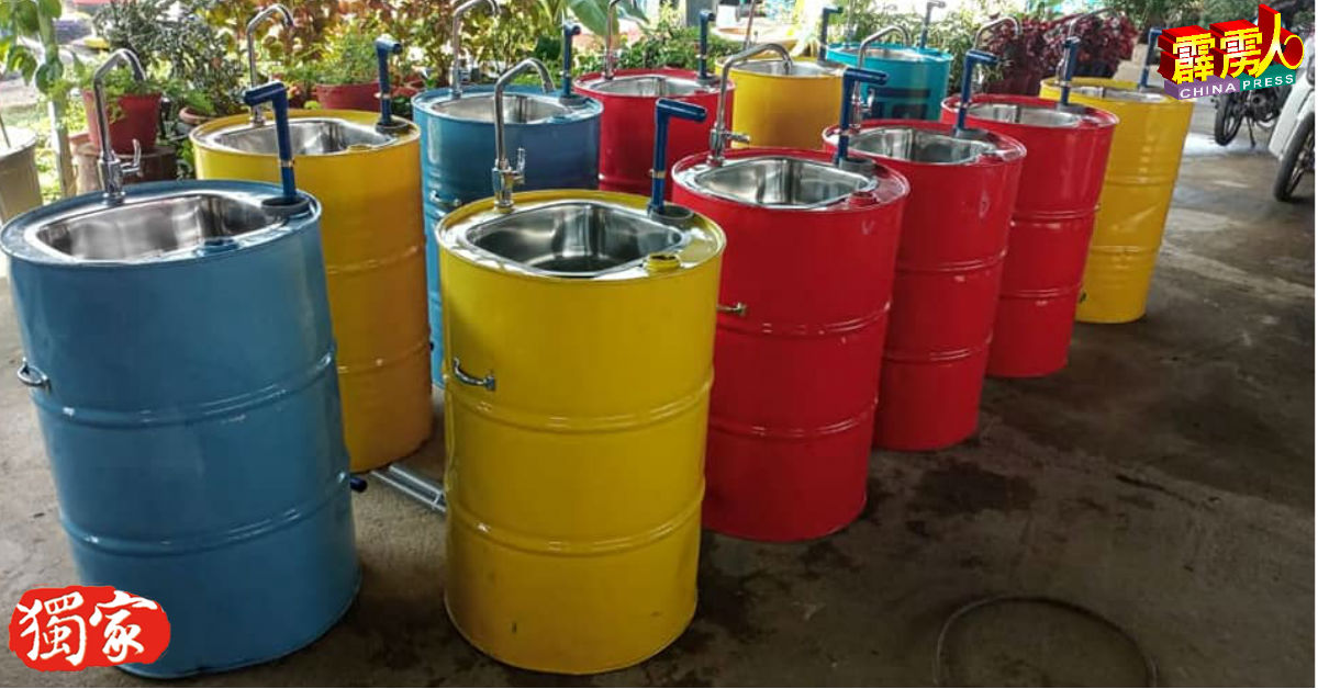 曼绒市议会美化组已製造10个多功能移动式洗手站台,并设置在巴刹、曼绒市议会、斯里曼绒巴士站、红土坎客运码头及邦咯岛客运码头。