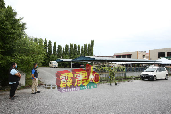 医护人员及警卫局队员,在现场维持秩序。