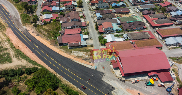 瑶伦村民建议，在新村主要出口增设减速牌或是减速缓冲区，保障进出村口的村民安全，尤其是动作缓慢的老人家。